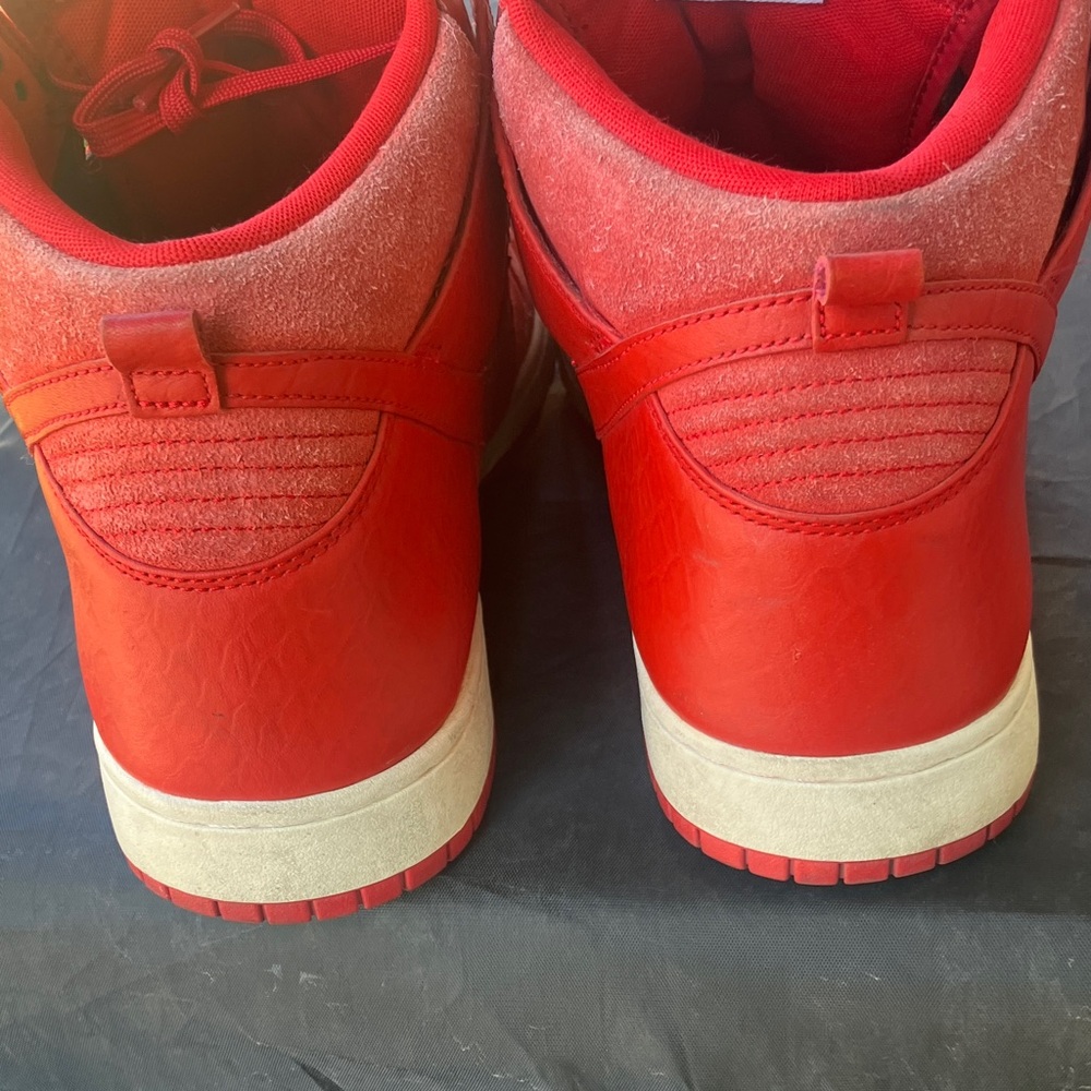 Nike Dunk High Cmft Python Red
2015 - Picture 4 of 10